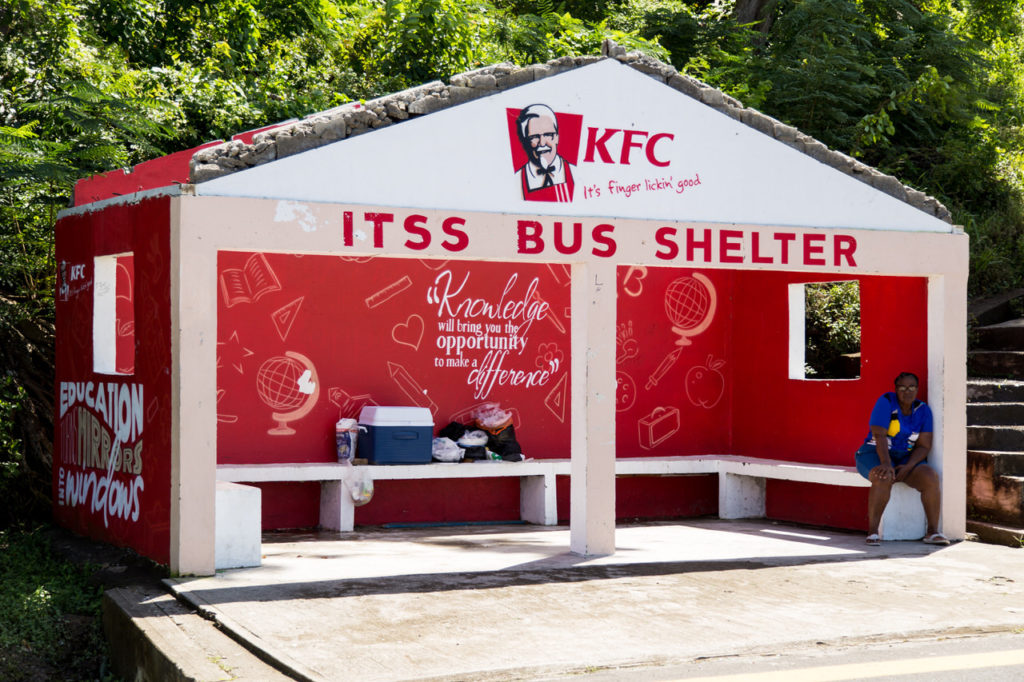 Schulbushalte-Stelle - gestiftet von KFC