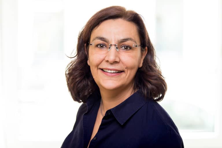 Freundliches Portraitbild der Heilpraktikerin Marion Junck aus Mannheim