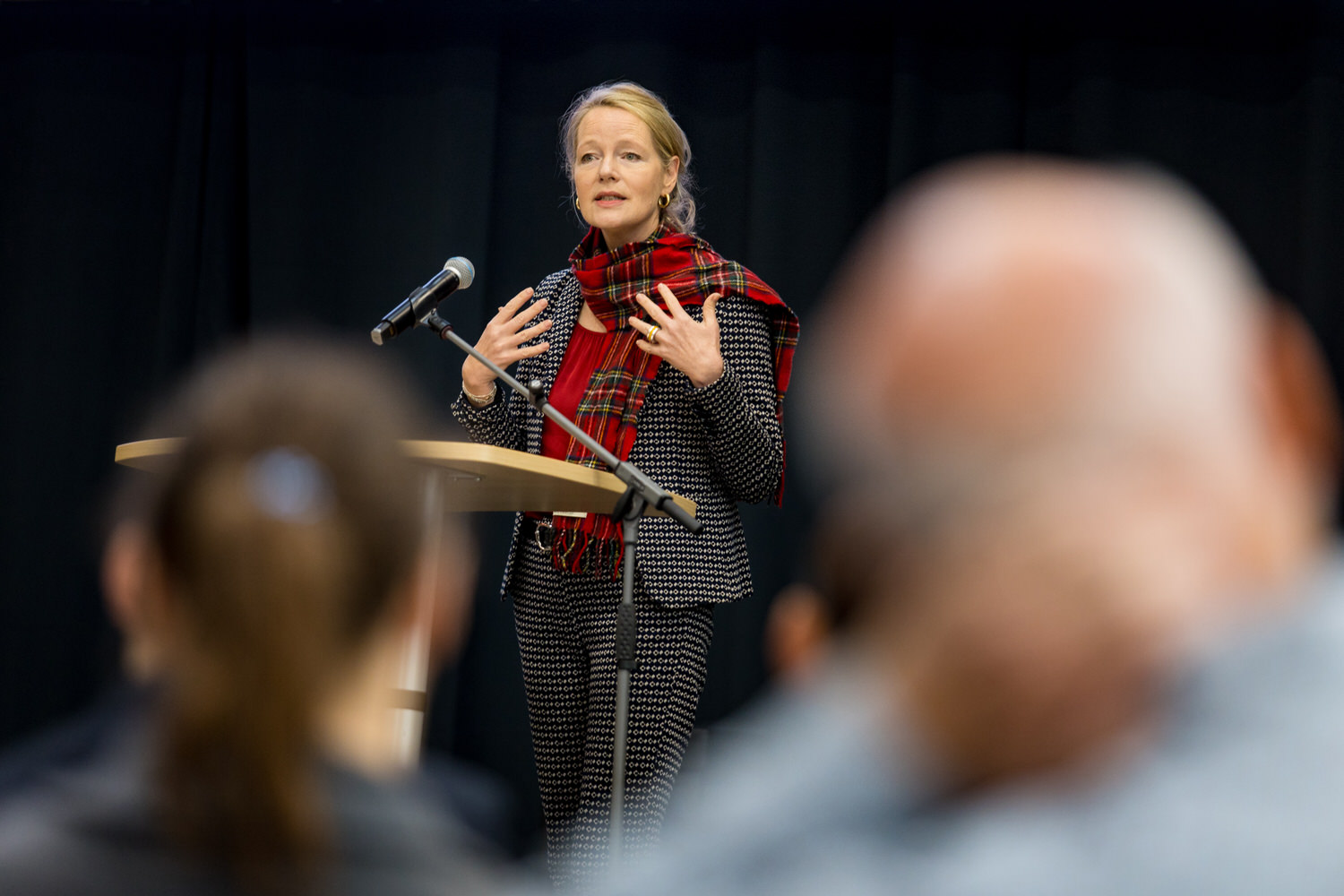 Thekla Walker, MdL, spricht auf einer Veranstaltung der Metropol-Region Rhein Neckar